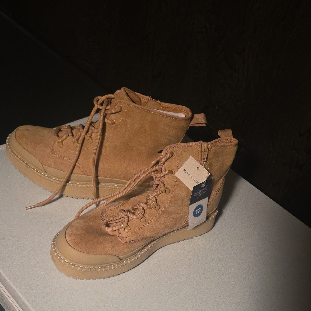 Universal Thread Tan Women's Boots - Picture 2 of 3